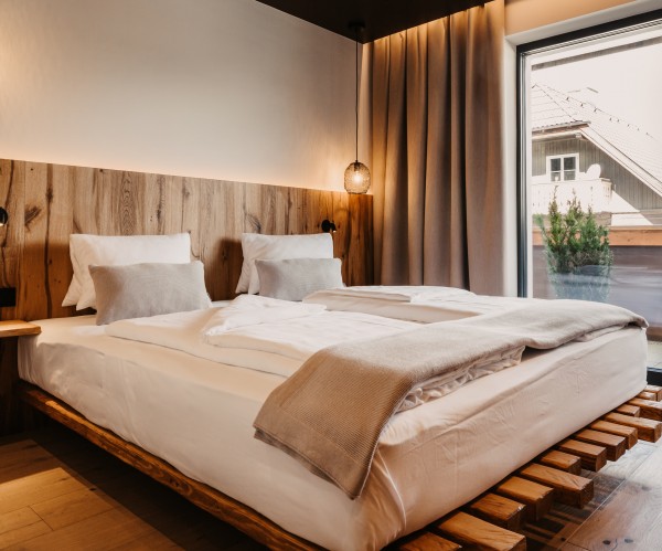 Großes Schlafzimmer mit Ausblick