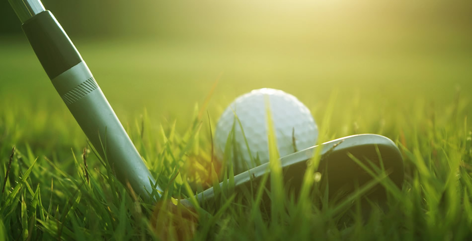 Golf spielen &copy; shutterstock.com
